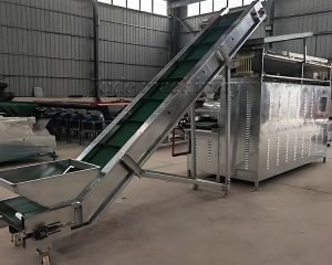 What are the advantages of a large-scale tea se...